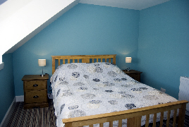 Photo of the Kingsize bed in Upper Thornliebank self catering, Tobermory, Mull
